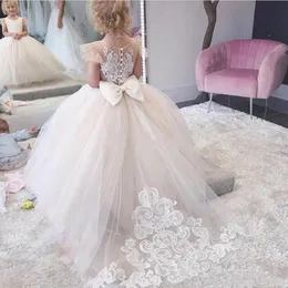 Abiti da ragazza Pizzo Avorio Flower Girl Appliques Neonate Party Dress Maniche ad aletta Puffy Princess Bow Prima ComunioneGirl's