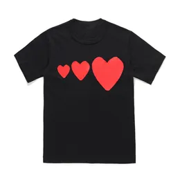 2023 Jogar Mens Camiseta Designer Vermelho Commes Coração Mulheres Garcons Badge Des Quanlity Ts Algodão CDG Bordado Manga Curta HH