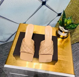 Lyxdesigner damer tofflor läder mode sexig hög häl sandaler toppkvalitet fast färg rombflip flip-flops sommar lyxys kvinnors mode tofflare