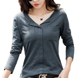 Tuangbiang Fashion v Neck Women Cotton T قمصان اثنين من الجيوب الفضفاضة الخريف tshirt القهوة الكورية جودة عالية الأكمام الطويلة قمم 220728