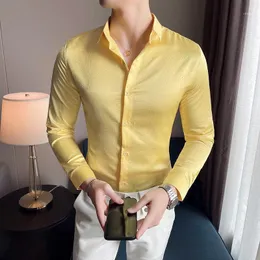 メンズカジュアルシャツ4シーズンイギリス人男性黄色ソリッドカラー長袖シャツスリムダークグリーンカミサソーシャルマスキュリナブラックドレス