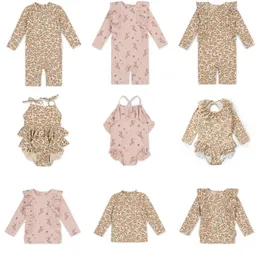 Barn badkläder set ks märke sommar pojkar flickor söta modetryck baddräkter baby småbarn semester outwear bikini kläder 220425