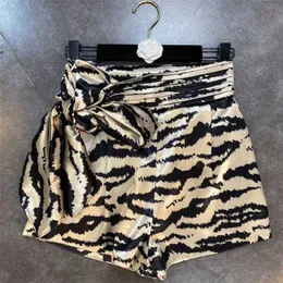 DEAT Kvinnor Zebra Mönster Shorts Hög midja Bowtie Fashion Silk Shorts för Ladies Spring Summer HR325 210709