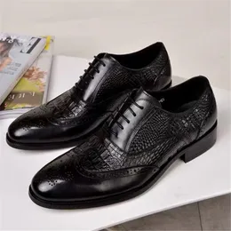 Top Quality Men Dress Shoes Breatheable Oxford Shoes Holes Waxed Leather Brock Carved Europian Fashion Lace-up Footwear Big Size 39-48