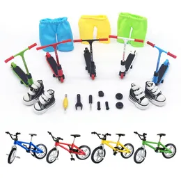 Finger Scooter Skateboard Shoe Accessories Set Two Wheel Skate Clothes Fingerboard Bikes Fingertip Novely Toys Scooters Child 220608