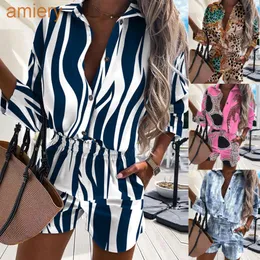 Tute da stampa digitali di nuova moda pantaloncini da camicia da donna con design a bottoni Set 2022 abiti Cacaul primavera ed estate