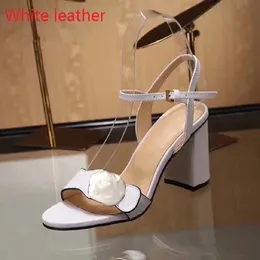 Najgorętsze obcasy z pudełkiem Kobiety Buty Designer Sandały Jakość Sandały Heel Wysokość 7 cm i 5 cm Sandal Sandal Płaskie buty Slidki kapcie do 1978 003