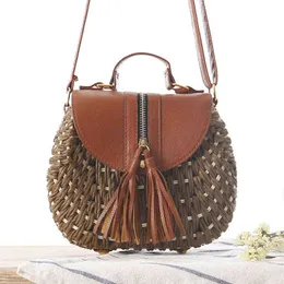 Shoppingkassar 2018 BEROEMDE Designer Dames Geweven Breien Messenger Crossbody Tassen Nieuwe Zomer Bohemian Vrouwen Kwastje Stro Strand Schoudertas 220322