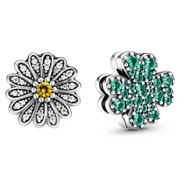 Ny 2020 100% 925 Sterling Silver Spring Daisy Flower Pave Four-Leaf Clover Clip Charm Fit DIY Kvinnor Original Bracelet Smycken AA220315