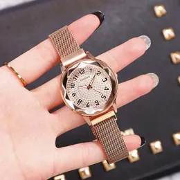 Orologio da donna di lusso Orologi al quarzo Cinturino in acciaio inossidabile Fibbia magnetica Abito da orologio Ladise Reloj