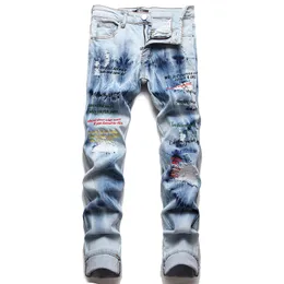 Punk Vintage Niebieskie poszarpane dziury Męskie dżinsy Moda Slim Fit Stretch Denim Spodnie Wiosna Jesień Litery Haftowane naszywane spodnie Pantalones Para Hombre Vaqueros