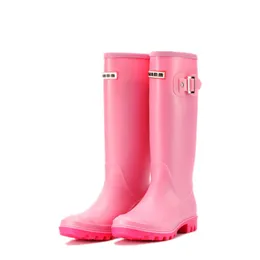 الأزياء عدم الانزلاق احذية المطر النساء حذاء برقبة للركبة المياه للماء طويل أنبوب الأحذية المطاطية النسائية عالية أنبوب Galoshes أحذية المطر 220622