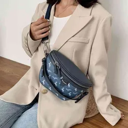 Fashion Fanny packs Fashion Wide Shoulder Messenger Bag Women's Versatile Ins Chain Armpit Bag 22061728