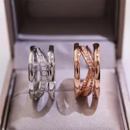 Merk luxe paar bruiloft diamanten ring mode klassieke uitsparingsdesigner ringen voor mannen dames hoogwaardige roestvrijstalen electroplating 18k gouden ring sieraden