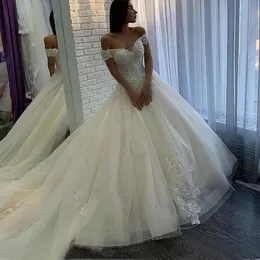 2022 Princess Ball Gown Wedding Dress Luxury Pärled Spets Appliqued Bridal Clows Off the Shoulder Long Train Tulle Bride Robe de Mariee