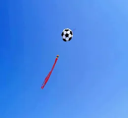135 cm Super Big Software Kite Creative Football Kite Good Flying drakar Single Line Outdoor Sport Funny Toys 450cm Tail