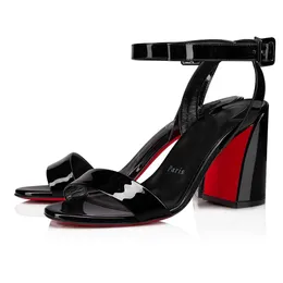 Nya designerskor klänningskor Paris Red Sandal Shoe Miss Sabina 85mm Patent Leather Ankle-strap Sandaler Kvinnor Svart Sandal Chunky Heel Röds Sole High Heeled With Box