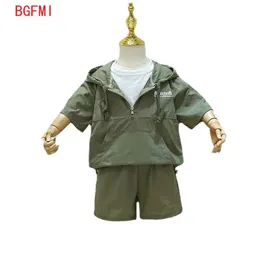 Toddler Boy Kazak Kapşonlu Yaz Kısa Kollu Set Koreli Kız Bebek Nefes Alabilir İnce İki Parça Takım UNISEX 1 8T Çocuk Giysileri 220714