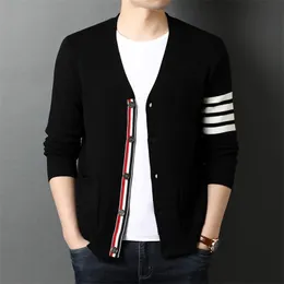 Лучший класс Autum Winter Brand Fashion вязаный мужчина кардиганский свитер Черный корейский повседневные пальто куртка Mens Clothing S3XL 220811