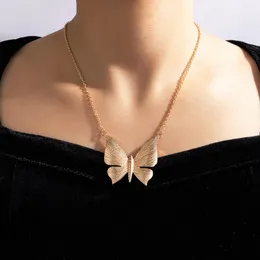 Stor fjäril hänge nacke för kvinnor ins ny akryl tassel multi-lagers kedje choker legering party smycken krage