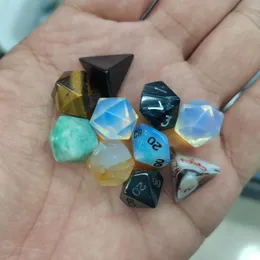 Dekorativa föremål Figurer Polyhedrala DICE 10stones Set Crystal Natural ädelsten för trolldom Polerad Reiki Healing Quartz Energy Cha