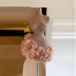 Parti elbiseleri tozlu pembe mini kokteyl ruffles pullar kısa balo elbise yular seksi 2022 ünlü vestido de festa