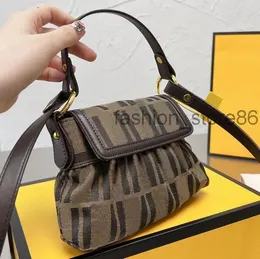 Bolsa de ombro feminina Hobos Moda retrô Bolsa plissada nas axilas Bolsa crossbody Designer Vintage Alta qualidade Marrom Bolsa clássica carta