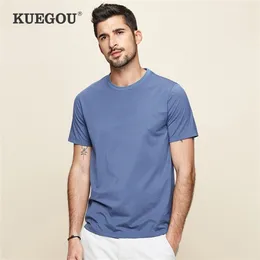Kuegou verão camiseta homens magro básico mangas curtas modal tshirt Cuntbreathable cool top elastic mais tamanho 5939 220325