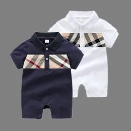 Wysokiej jakości śpioszki dla niemowląt chłopięce kombinezony w kratę maluch dzieci klapa z krótkim rękawem bawełna wspinaczka ubrania moda noworodek krata body 3 modele