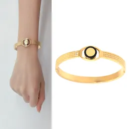 2022 römische Ziffer Edelstahl Armband Gold Farbe Armreifen Designer neues Design für Frauen beliebte Mädchen Party Geschenke Kostüm Zubehör an Manschetten Paar einfach