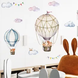 Cartoon Cute Animals Air Balloon Wall Stickers per la camera dei bambini Baby Nursery Room Stickers murali Decorazione camera da letto Home Decor PVC 220613