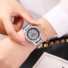 Relojes de pulsera Moda de lujo Lady Magnet Buckle Lucky Flower Watch 360 Rotación de acero inoxidable Gota de cuarzo