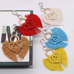 Boho المصنوعة يدويًا Macrame Heart Keychain for Women Bag Bendent Car Keyring حامل الحب القطن القطن الزخرفة الزخرفة