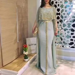 Jasnoniebieskie szyfonowe marokańskie sukienki Kaftan z Cape Mermaid Formalne suknie wydarzenia Gold Appliques Crystals Zużycie balsamu dla arabskiego Dubai 322