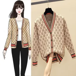 Cappotto cardigan lavorato a maglia stile di lusso maglione da donna Vestiti all'ingrosso di maglieria manica lunga femminile allentata a righe scozzesi invernali all'ingrosso