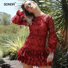 Casual Dresses Sondr Vintage Red Lace Klänning Kvinna Puff Långärmad Hög midja Hollow Out Kvinnors Eleganta Fashion 2022 Vår sommar