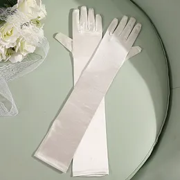 Modne kryształy rękawiczki ślubne nad łokciem długość pełna palec satynowe rękawiczki ślubne dżerowe grzbietowe impreza krótka rękawiczka