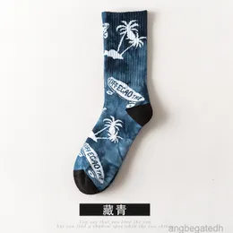 2022 Yeni Erkekler Orta Tüp Çorapları Sonbahar ve Kış Kaykay Kalın Kişilik Erkek ve Kadın Tie-Boya Akçaağaç Yaprağı Sock 1B