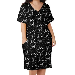 Kleider in Übergröße, Mond-Sterne-Kleid, kurzärmelig, magisch, himmlisch, elegant, für Damen, Streetwear, grafisch, lässig, mit Taschen, SizePlus