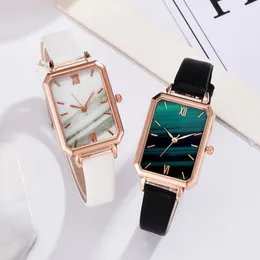 Armbandsur vintage romerska kvarts feminina läderklocka himmel fantasy stil minimalistisk armband lyckligt fem-blad gräs för kvinnorsWristwatches