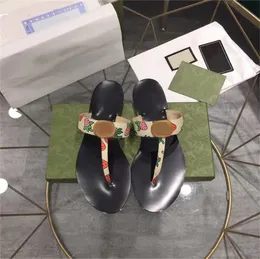 豪華なDesinger Slippers Fashion Grapes Discired Thin Thin Black Flip Flops Brand Shoe Ladie Beige Shoes Sandals Flat Slipper 35-41