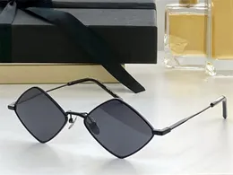 Fashion Popular Designer 302 Solglasögon för kvinnor vintage diamantformad metall liten ram glasögon sommar trend glamorös stil Anti-Ultraviolett kommer med fodral