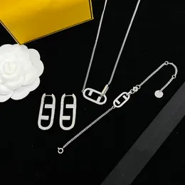 Designer Hoops Boucles D'oreilles Pour Femmes Pendentifs En Argent Colliers Lettre Luxurys Designers Accessoires De Fête Femme Amour Bracelets Oreille Goujons Chaînes