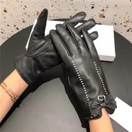 Schwarze Leder-Fünf-Finger-Handschuhe für Damen, kleine Schleife, dekorative Handschuhe, Winter-Outdoor-Wärmehandschuh