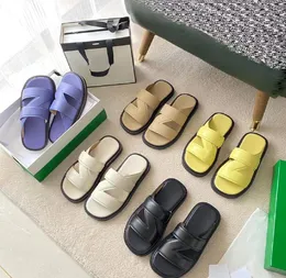 Nötkreatur toppkvalitet vävt tofflor män kvinnor platt botten sandal designer sommarpar fritid sandaler bekväma lyxiga flip flop toffel storlek 34-44