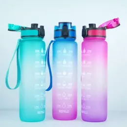 1000ML لون التدرج بنقرة واحدة فتح غطاء fliptop الربيع 32 أوقية اللياقة البدنية الرياضية في الهواء الطلق زجاجة مياه الرياضة مع علامات الوقت BES121