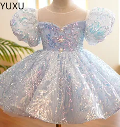 2023 Blue Ball Gown Flower Girl 드레스 결혼식을위한 파란색 푹신한 어린 소녀 미인 대회 드레스 스팽글 유아 첫 성찬식 가운을 통해 참조