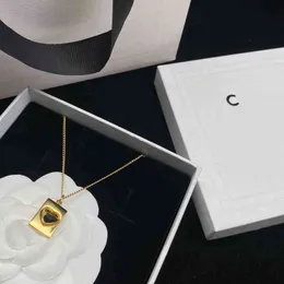 Celi New Designer Square Love Necklace Women's Light Luxury Temporament Ins Style CollarBoneチェーン