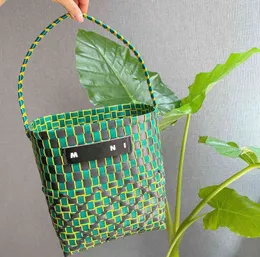 Wiosna i lato 21 Nowy niszowy projekt Dopasowanie koloru koszyka warzywnego Plastikowa torba na zakupy Małe wiadro Przenośna torba damska 220516