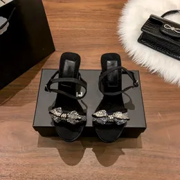Berühmte Marke Damen Sommer schwarze Sandalen Designer Top Qualität Mode lässig Schuhe mit klobigem Absatz für Frauen Mädchen Klassische Luxus Party Hochzeit 8,5 cm hoher Absatz